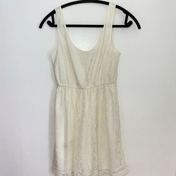 White lace dress, Size: Small - Picture 2 of 3